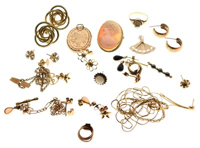 Lot 92 - Assorted gold and yellow metal jewellery