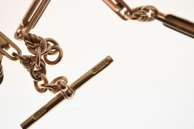Lot 29 - 9ct gold fancy link Albert