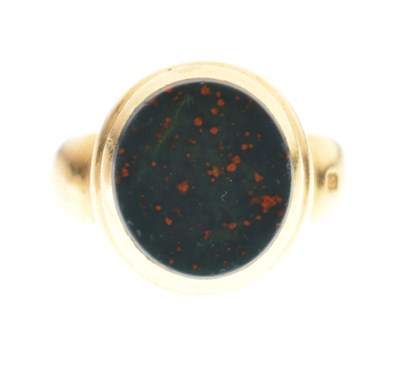Lot 42 - 19th century bloodstone agate 18ct yellow gold signet ring