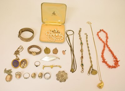 Lot 209 - Group of assorted jewellery