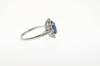 Lot 20 - Sapphire and diamond platinum cluster ring