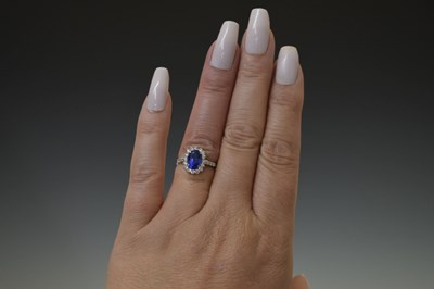 Lot 20 - Sapphire and diamond platinum cluster ring