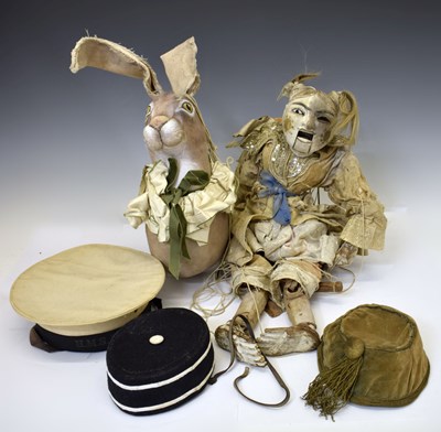 Lot 438 - Group of decorative items