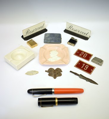 Lot 319 - Collection of eclectic decorative items