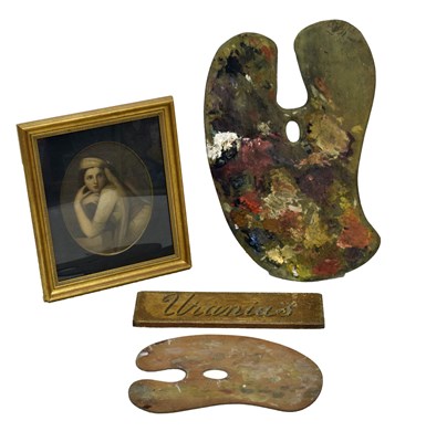 Lot 323 - Group of decorative items