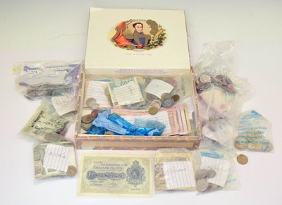 Lot 254 - Assorted coins and banknotes including 1982 Falkland Islands 'Liberation' One Pound