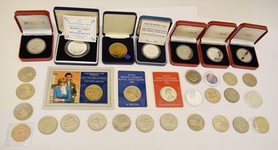 Lot 253 - Collection of royal family commemorative coins and medallions