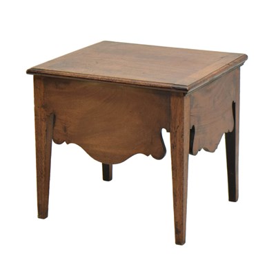 Lot 562 - 19th century mahogany commode