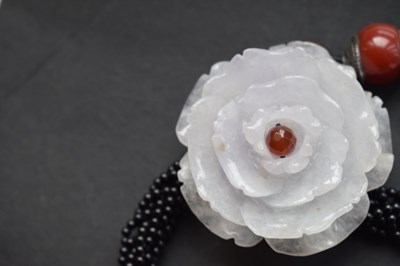 Lot 44 - White jade pendant necklace