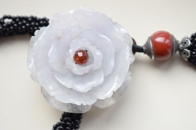 Lot 44 - White jade pendant necklace