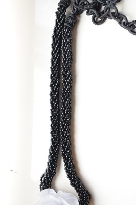 Lot 44 - White jade pendant necklace