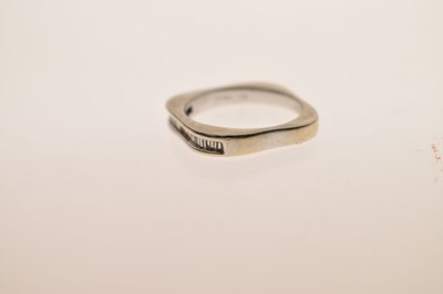 Lot 17 - 18ct white gold diamond ring