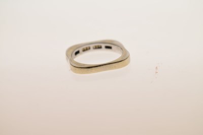Lot 17 - 18ct white gold diamond ring