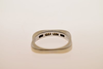 Lot 17 - 18ct white gold diamond ring