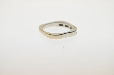 Lot 17 - 18ct white gold diamond ring