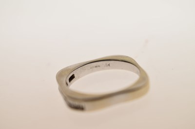 Lot 17 - 18ct white gold diamond ring