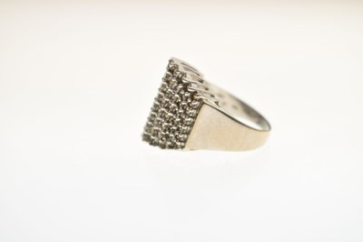 Lot 18 - Multi stone diamond white metal dress ring