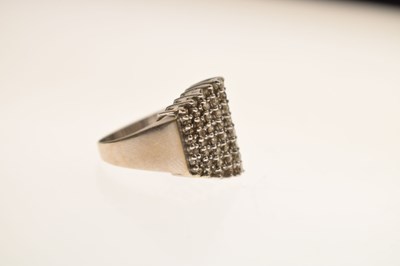 Lot 18 - Multi stone diamond white metal dress ring