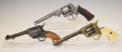 Lot 390 - Knall Me Ranger replica revolver, etc