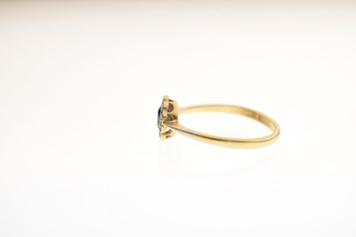 Lot 27 - Early 20th century sapphire and diamond cluster ring