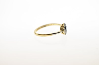 Lot 27 - Early 20th century sapphire and diamond cluster ring