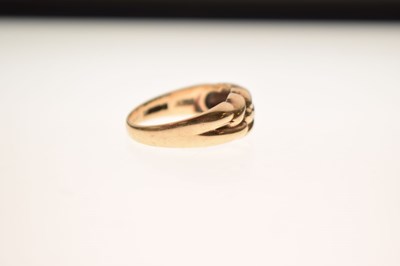 Lot 61 - 9ct gold keeper ring