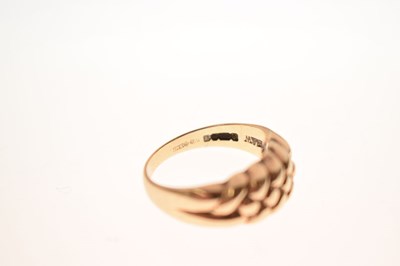 Lot 61 - 9ct gold keeper ring