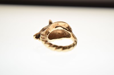 Lot 21 - 9ct gold cast fox head ring