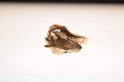 Lot 21 - 9ct gold cast fox head ring