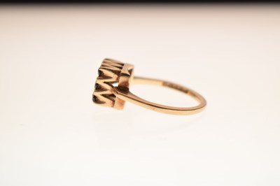 Lot 22 - 1960-70s garnet 9ct gold dress ring
