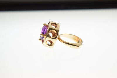Lot 24 - Synthetic sapphire 14ct gold cocktail ring