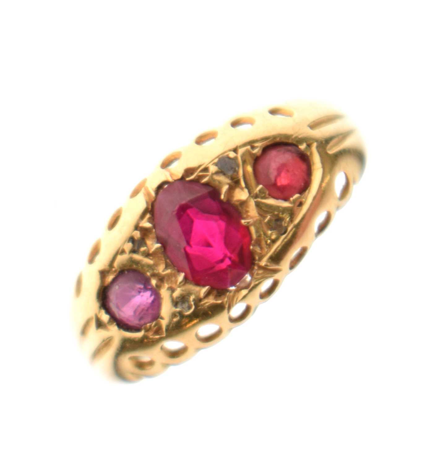 Lot 25 - Antique 18ct gold gem set dress ring (a/f)