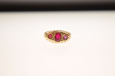 Lot 25 - Antique 18ct gold gem set dress ring (a/f)