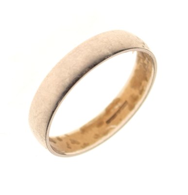 Lot 17 - Platinum wedding band