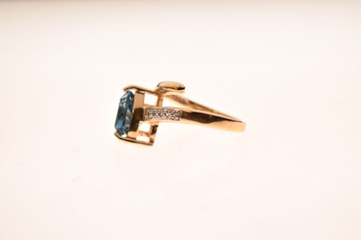 Lot 34 - 'Swiss' blue topaz 9ct gold ring