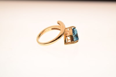 Lot 34 - 'Swiss' blue topaz 9ct gold ring