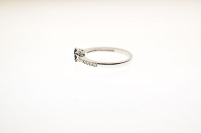 Lot 29 - White and blue diamond 9ct gold cluster ring