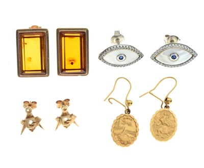 Lot 67 - Small quantity of earrings