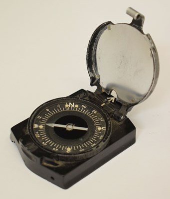 Lot 354 - German military World War Two-era Marshkompass (Marching compass)