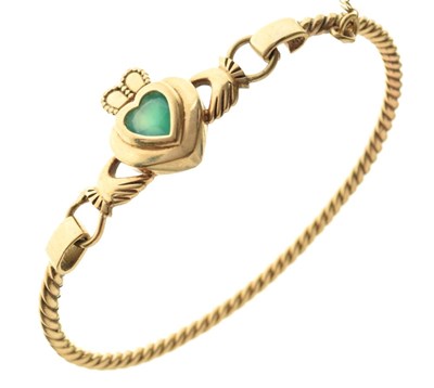 Lot 38 - Unmarked yellow metal Claddagh bangle