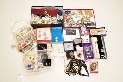 Lot 90 - Collection of costume jewellery