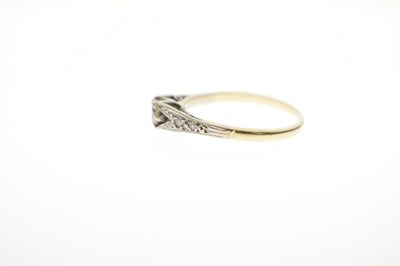 Lot 1 - Diamond solitaire yellow and white metal ring