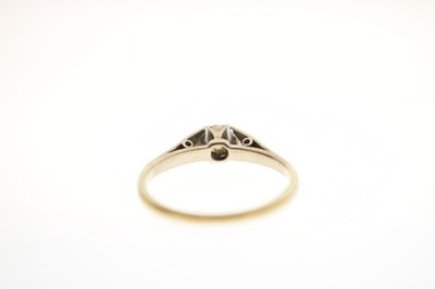 Lot 1 - Diamond solitaire yellow and white metal ring