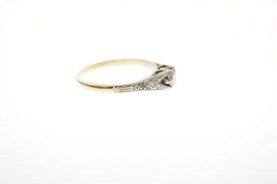 Lot 1 - Diamond solitaire yellow and white metal ring
