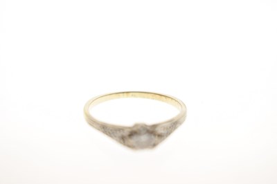Lot 1 - Diamond solitaire yellow and white metal ring