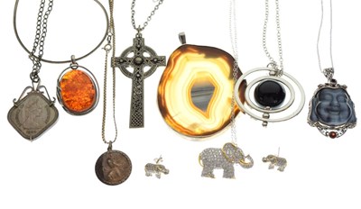 Lot 87 - Quantity of silver and white metal jewellery