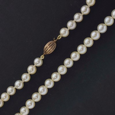 Lot 57 - Cultured pearl necklace