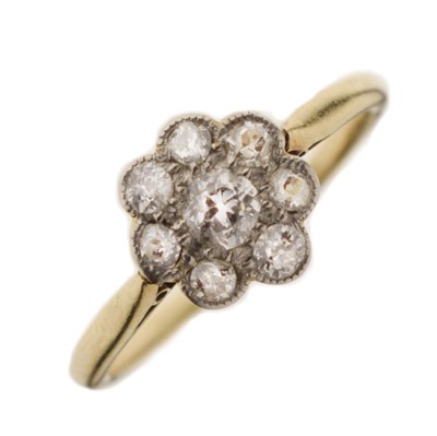 Lot 6 - Diamond daisy cluster ring (a/f)