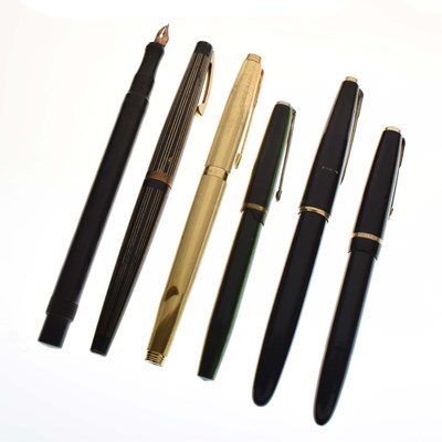 Lot 233 - Collection of vintage fountain pens