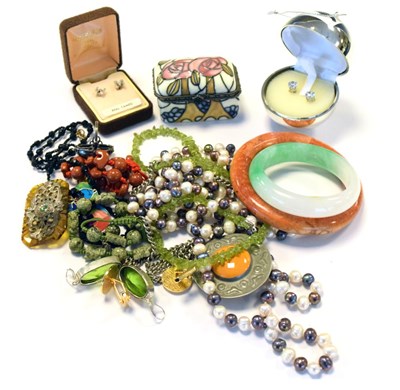 Lot 113 - Quantity of costume jewellery